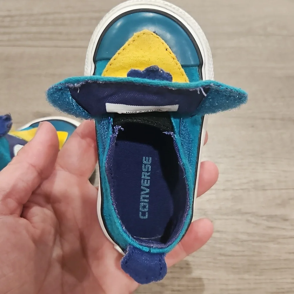 Converse Kids angry Birds Blue & Yellow Character Sneakers size 3